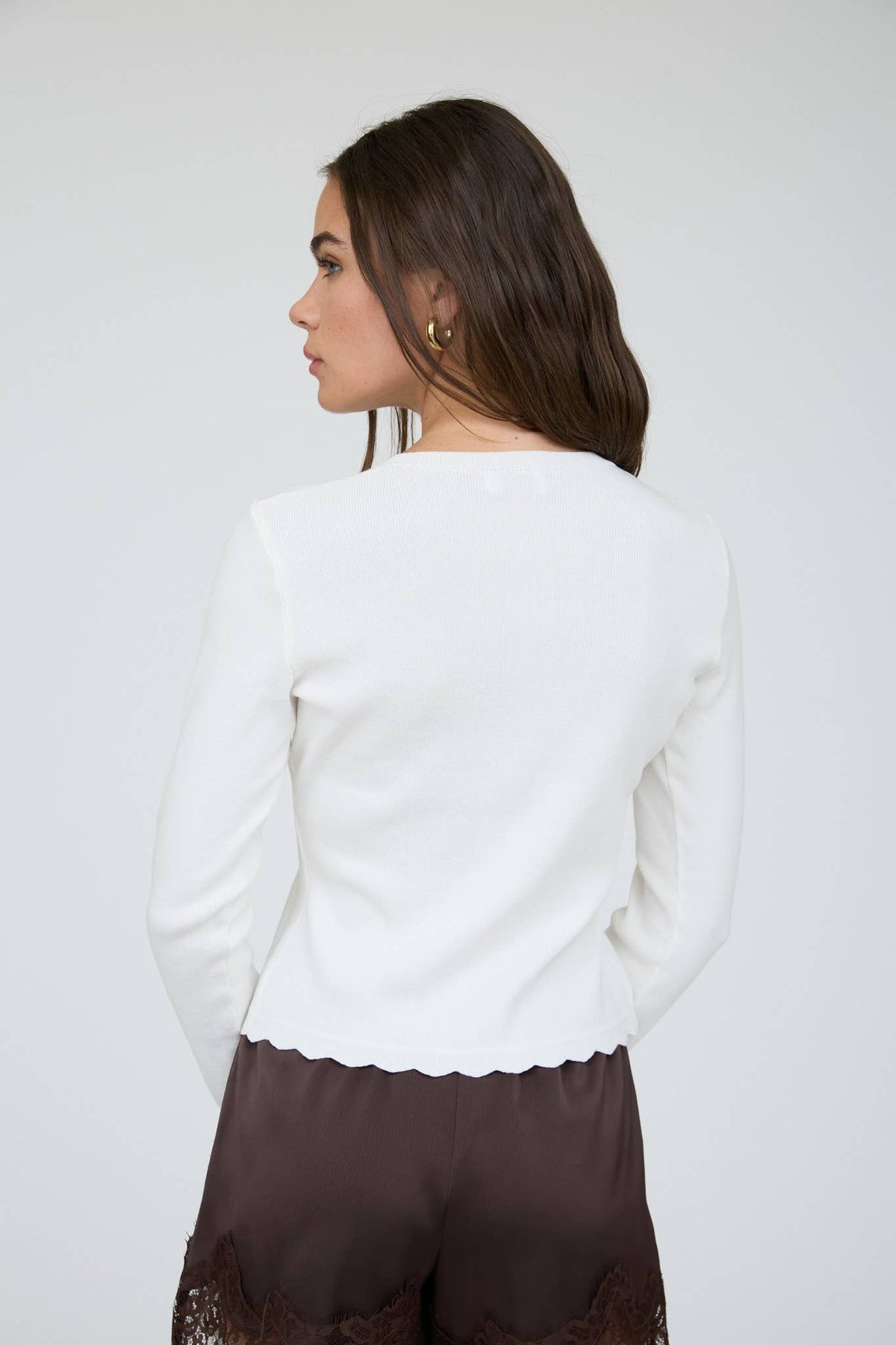 SCALLOPED BUTTON DETAIL LONG SLEEVE KNIT CARDIGAN : BURGUNDY