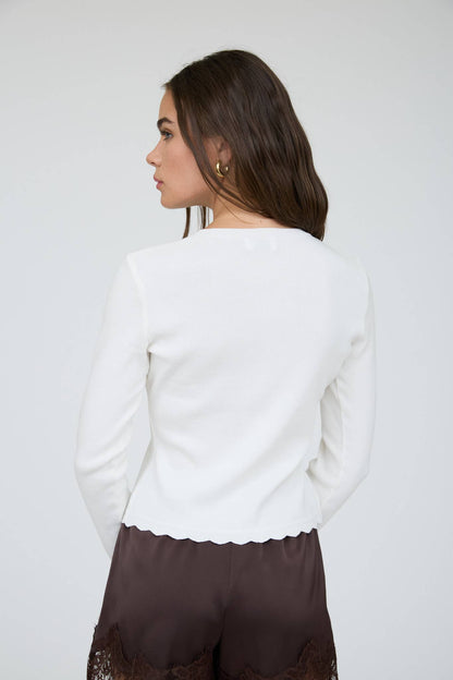 SCALLOPED BUTTON DETAIL LONG SLEEVE KNIT CARDIGAN : BURGUNDY