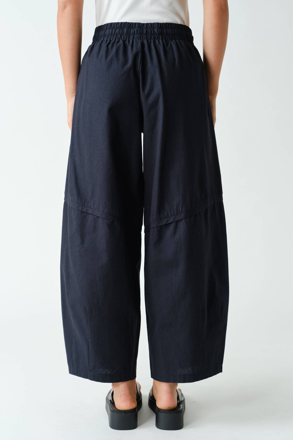 Cotton Barrel-Leg Utility Pants: Black